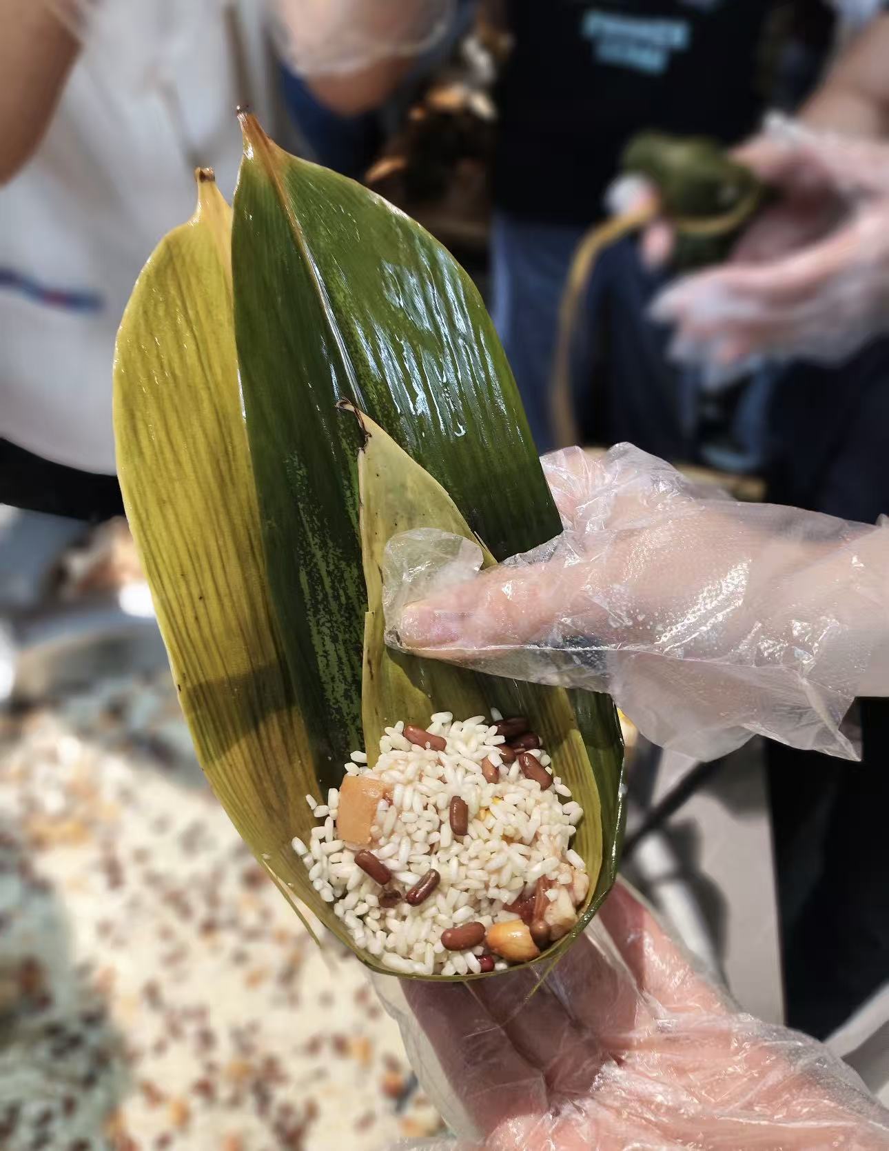 Folhas de arroz perfumadas, vínculo de equipe duradouro - um registro do evento de formação de equipe do Festival do Barco-Dragão de Yibaling